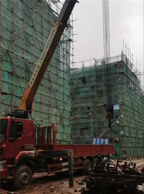 市中区“慢工细活”—— 吊车的 “微动控制” 技术