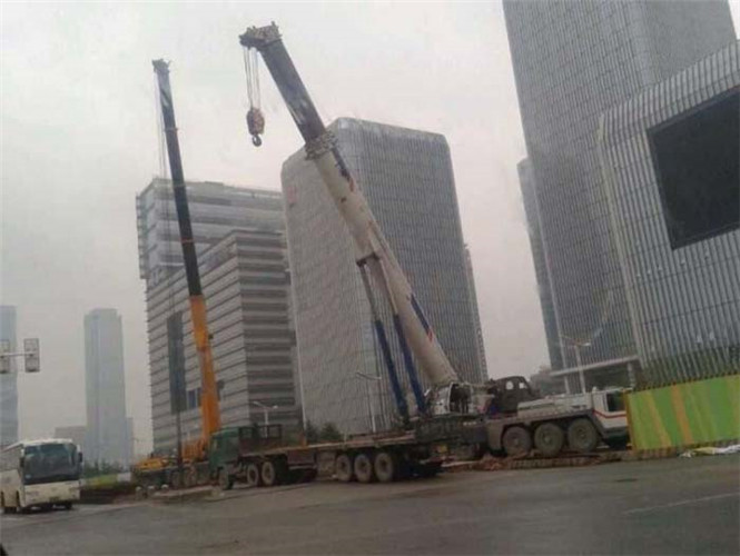 市中区“自动找平”—— 吊车的 “平地神器” 技术